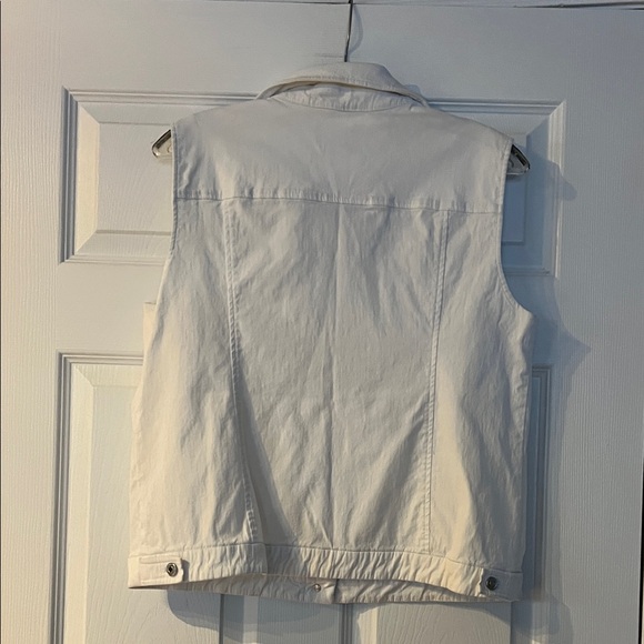🌷spring pick🌷Attyre White Sleeveless Jacket - Picture 3 of 3